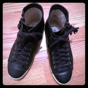 Pre-owned high top Ugg black leather sneakers